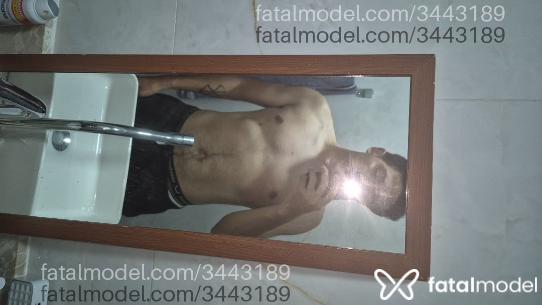 Acompanhante homem com cabelo castanho de olhos pretos em Campinas - Vincent