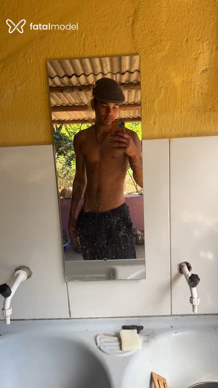 Acompanhante não-binário loira (o) de olhos castanhos - Djunior Acompanhante não-binário loira (o) de olhos castanhos - Djunior
