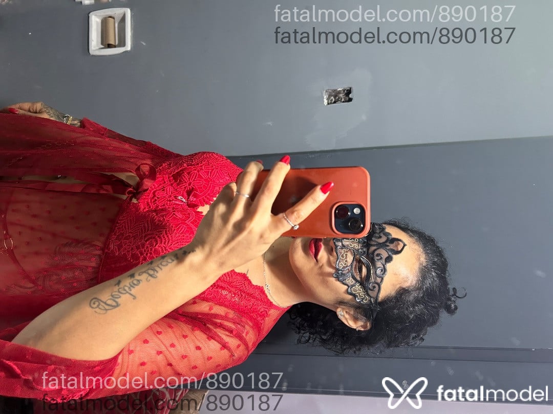 Acompanhante mulher ruiva (o) de olhos castanhos em Nova Friburgo - Isabella