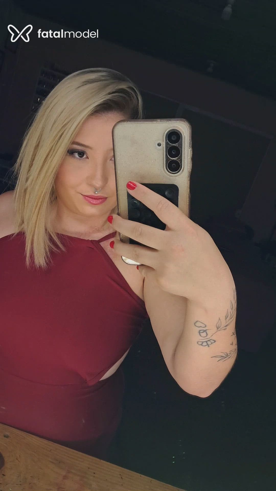 Acompanhante mulher loira (o) de olhos castanhos em Curitiba - Fernanda