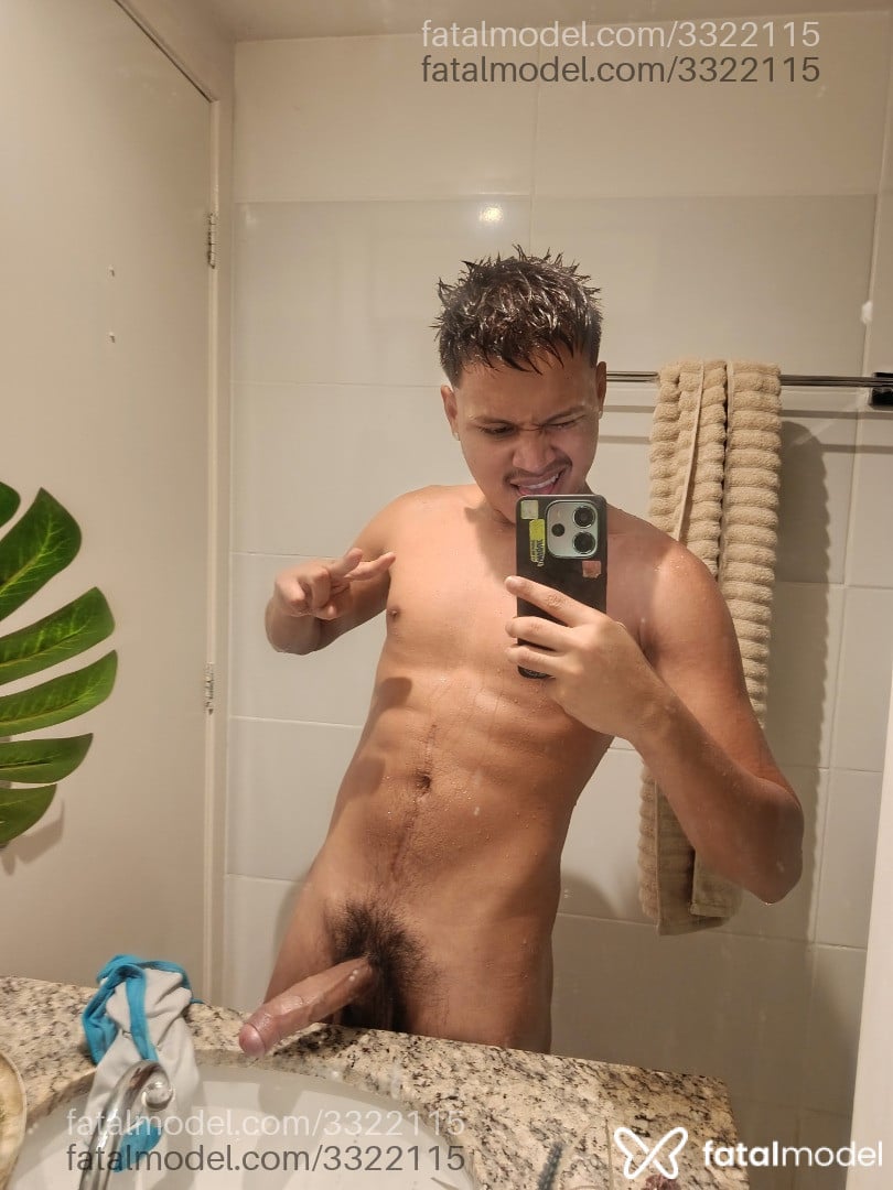 Acompanhante homem com cabelo colorido de olhos castanhos em Manaus - Max