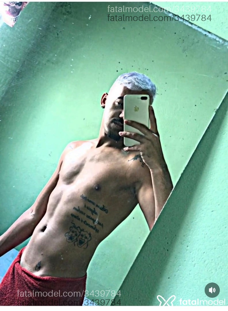 Acompanhante homem com cabelo colorido de olhos pretos em Caruaru - Sales
