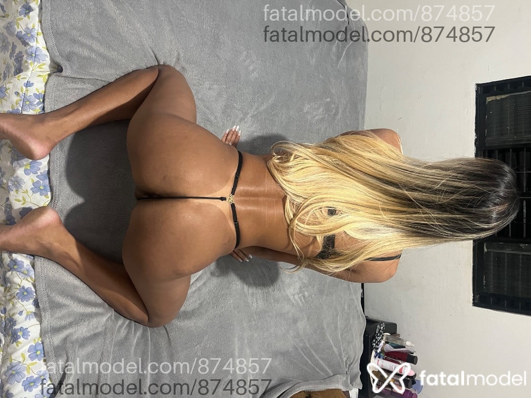 Acompanhante travesti morena (o) de olhos castanhos - Adriana Acompanhante travesti morena (o) de olhos castanhos - Adriana