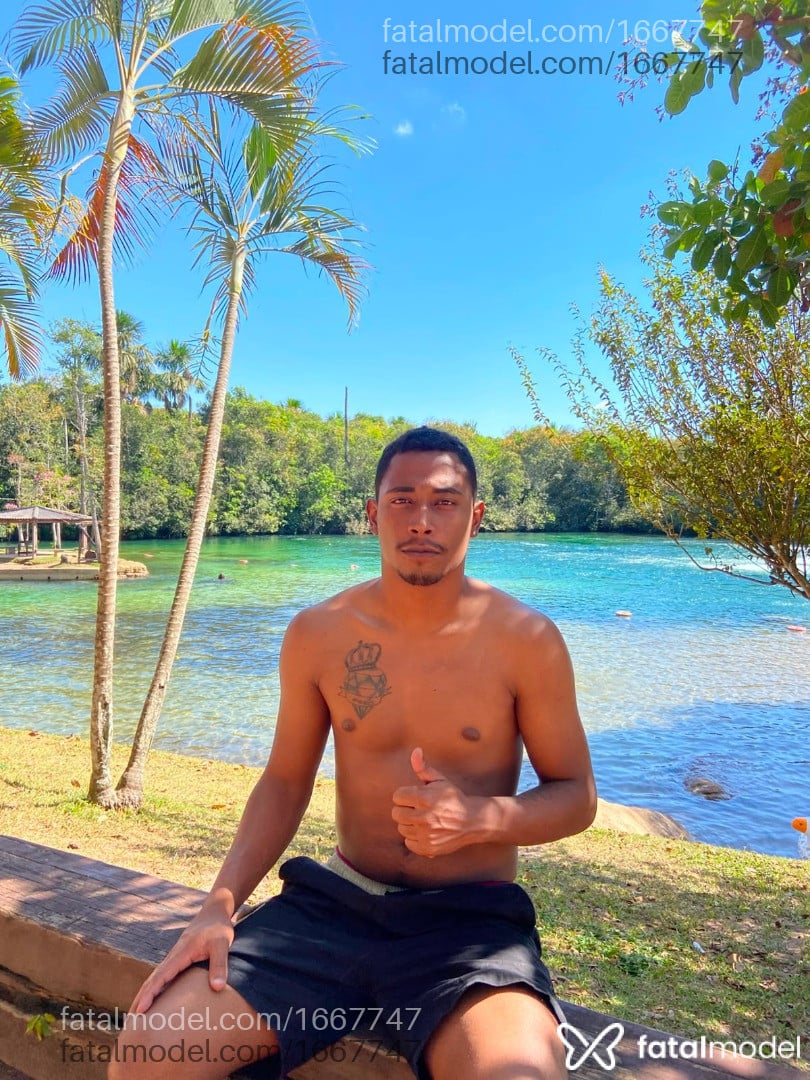 Acompanhante homem morena (o) de olhos pretos - Matheus