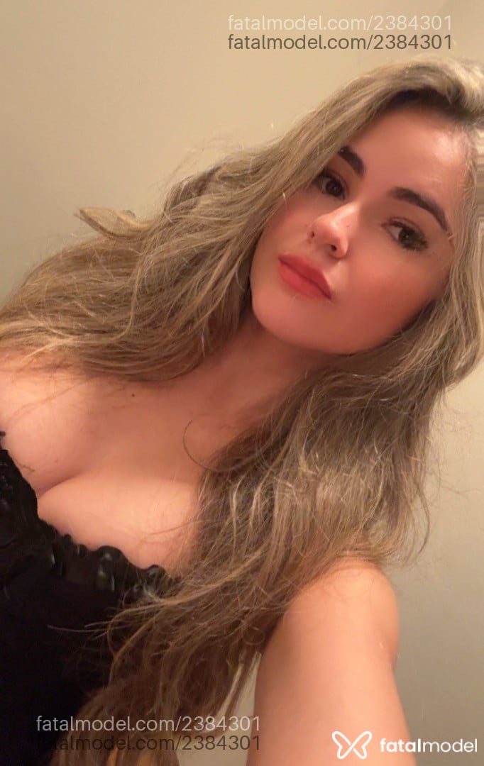 Acompanhante mulher loira (o) de olhos castanhos em Virtual - Fernanda Massafer