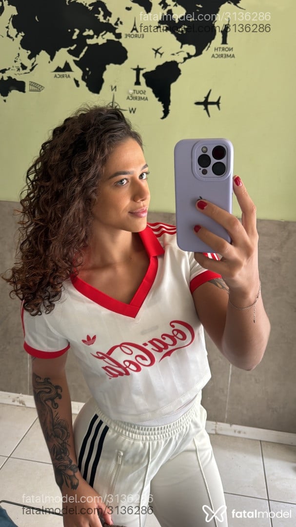 Acompanhante mulher com cabelo castanho de olhos verdes em Rio de Janeiro - Miaastrix