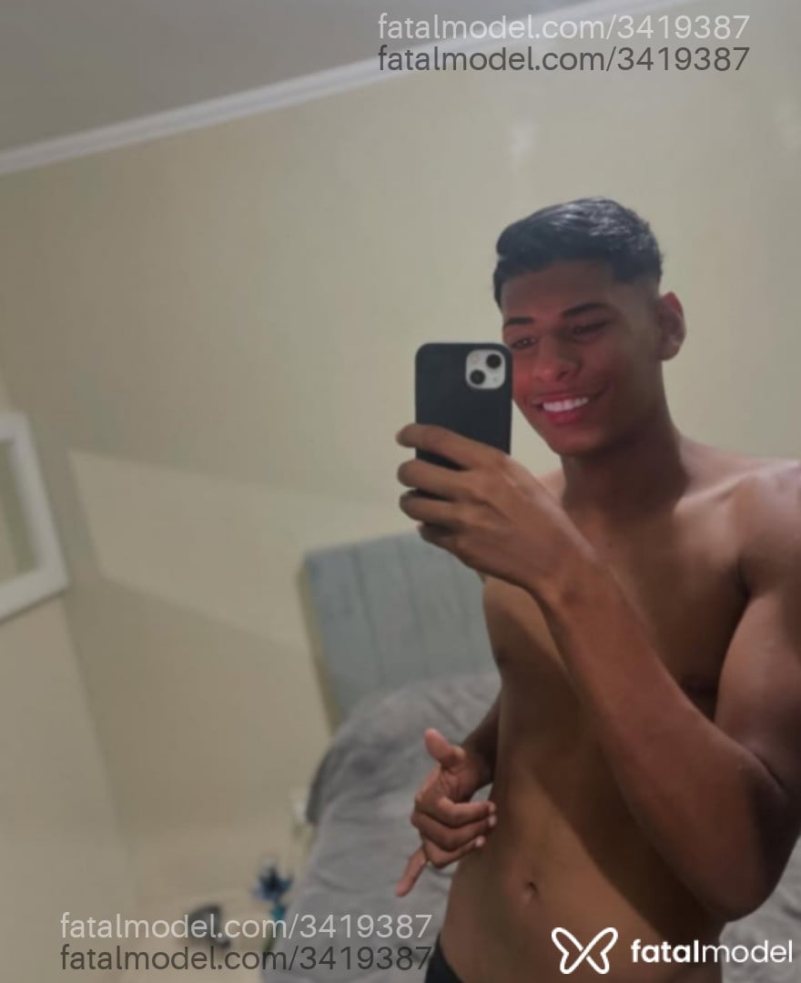 Acompanhante homem com cabelo castanho de olhos verdes em Carapicuíba - Michelmarque