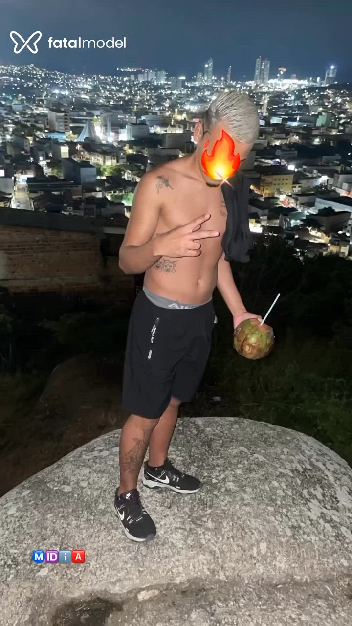 Acompanhante homem com cabelo colorido de olhos pretos em Caruaru - Sales