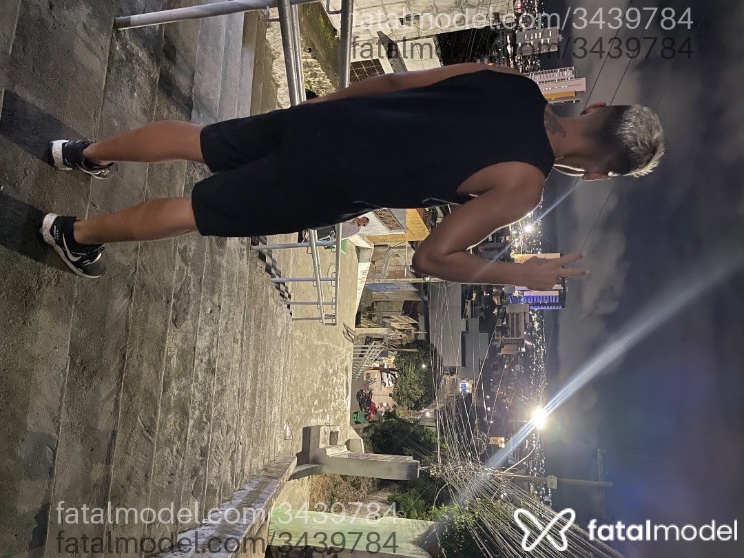 Acompanhante homem com cabelo colorido de olhos pretos em Caruaru - Sales
