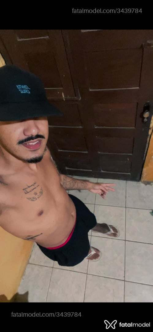 Acompanhante homem com cabelo colorido de olhos pretos em Caruaru - Sales