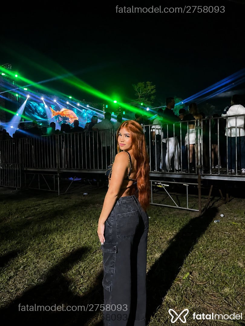 Acompanhante mulher ruiva (o) de olhos pretos em Rolim de Moura - Livia