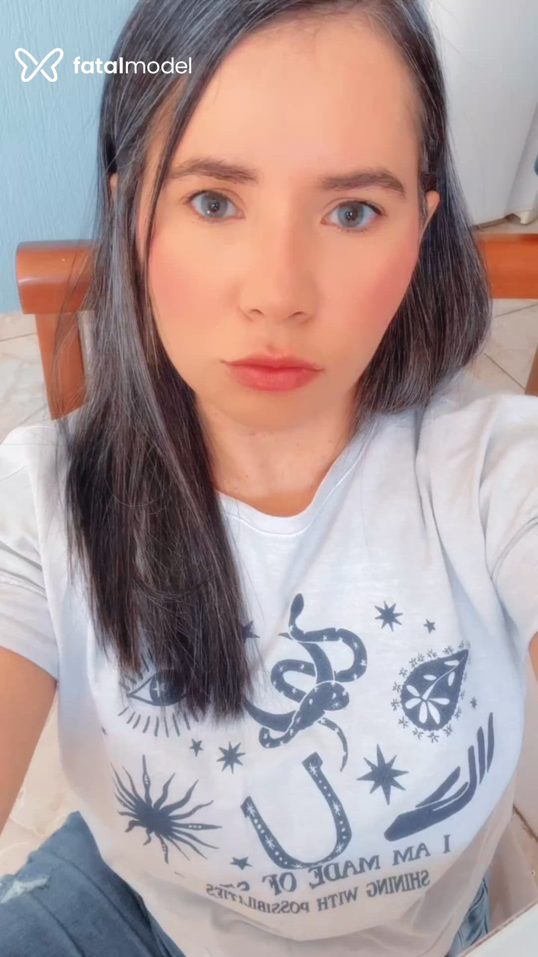 Acompanhante mulher com cabelo castanho de olhos verdes - Julia Castro