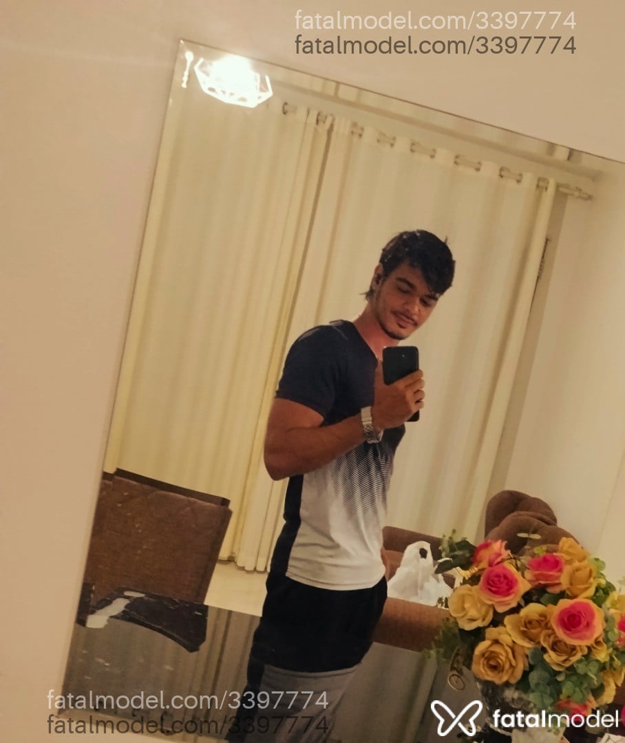 Acompanhante homem com cabelo castanho de olhos castanhos em Virtual - Scanor