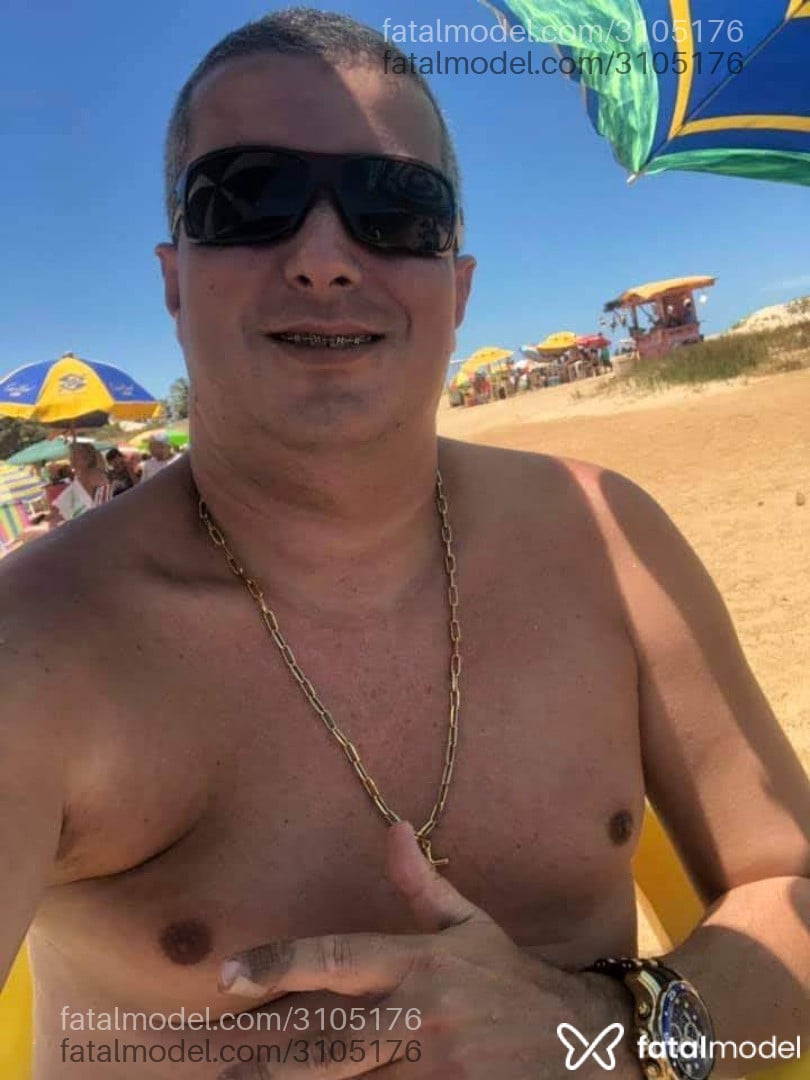 Acompanhante homem com cabelo grisalho de olhos castanhos em Cachoeiro de Itapemirim Acompanhante homem com cabelo grisalho de olhos castanhos em Cachoeiro de Itapemirim - Marcelo