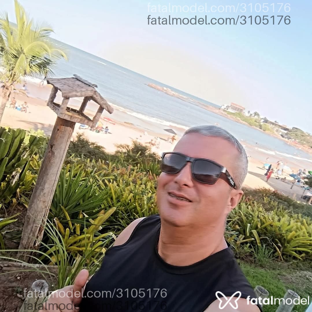 Acompanhante homem com cabelo grisalho de olhos castanhos em Cachoeiro de Itapemirim Acompanhante homem com cabelo grisalho de olhos castanhos em Cachoeiro de Itapemirim - Marcelo
