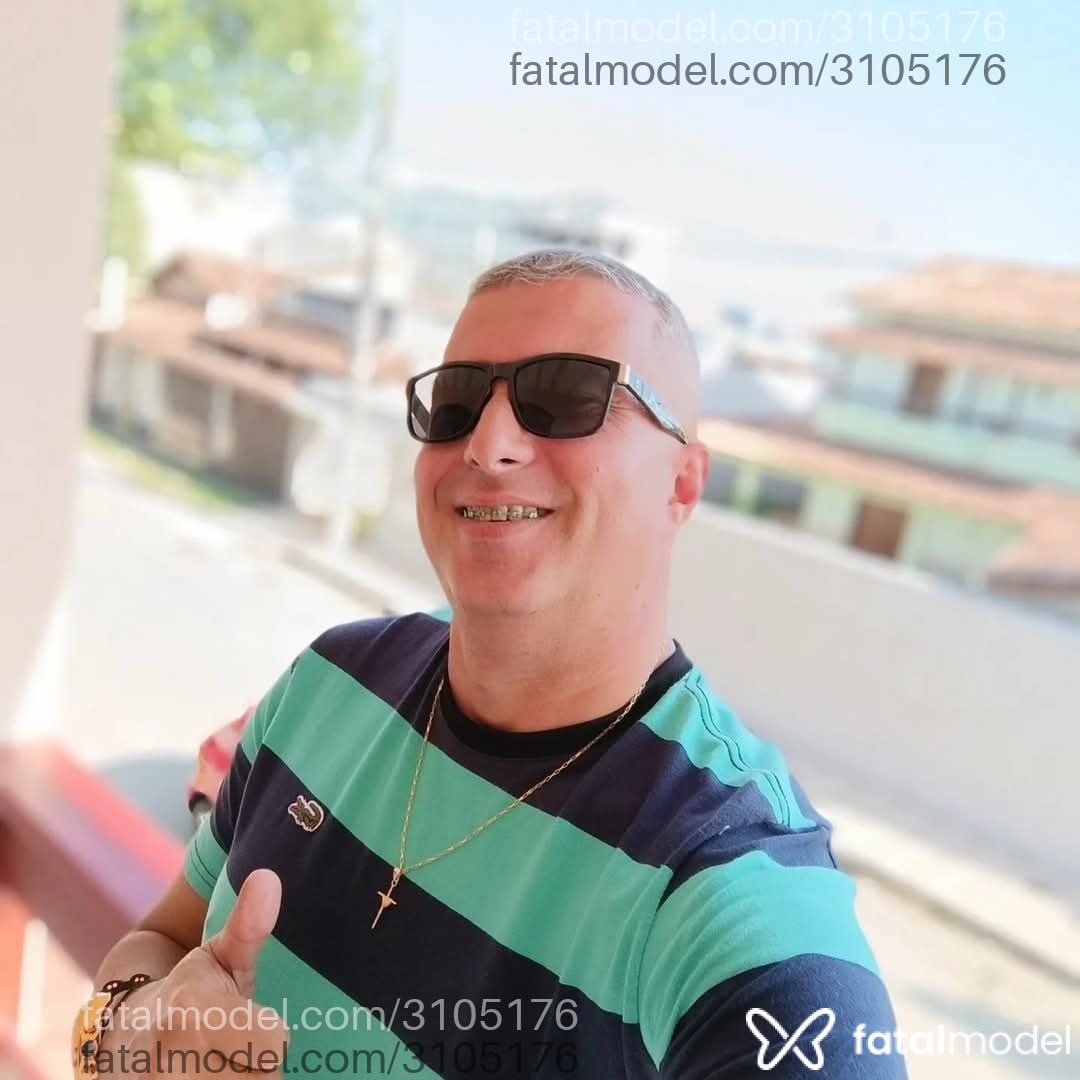 Acompanhante homem com cabelo grisalho de olhos castanhos em Cachoeiro de Itapemirim Acompanhante homem com cabelo grisalho de olhos castanhos em Cachoeiro de Itapemirim - Marcelo