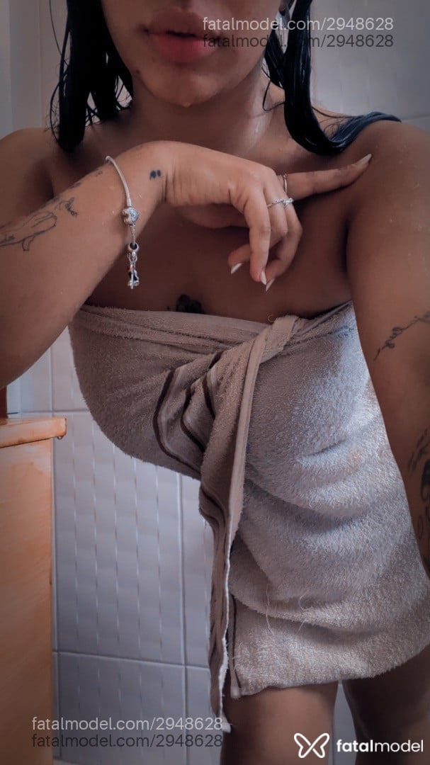 Acompanhante mulher morena (o) de olhos mel - Tainná