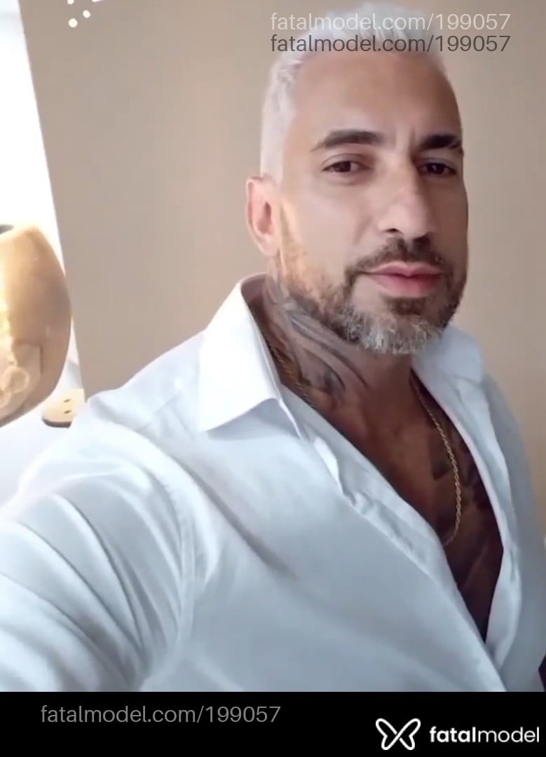 Acompanhante homem com cabelo castanho de olhos castanhos - Pietro