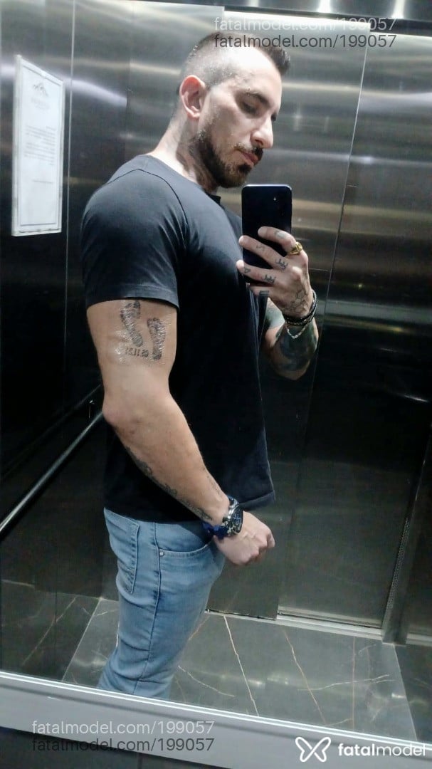 Acompanhante homem com cabelo castanho de olhos castanhos - Pietro