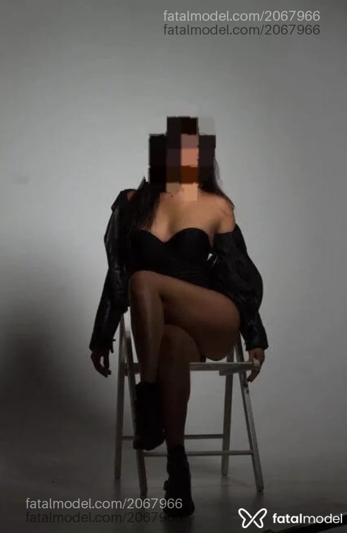 Acompanhante mulher morena (o) de olhos mel em Cabo Frio - Lara Paulista