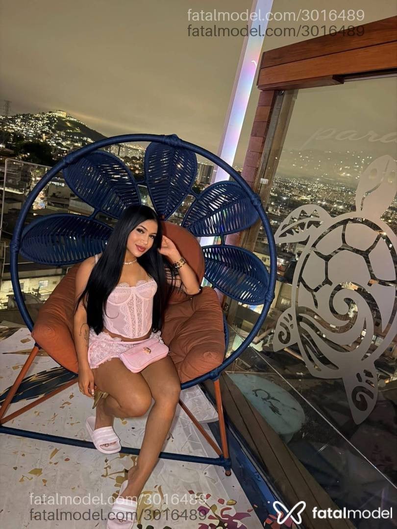 Acompanhante mulher morena (o) de olhos castanhos - Vick Fernandes