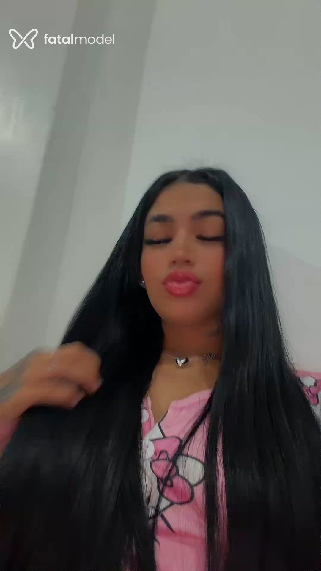 Acompanhante mulher morena (o) de olhos castanhos - Vick Fernandes