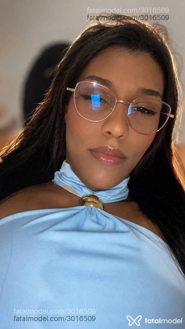 Acompanhante mulher morena (o) de olhos castanhos - Lorena