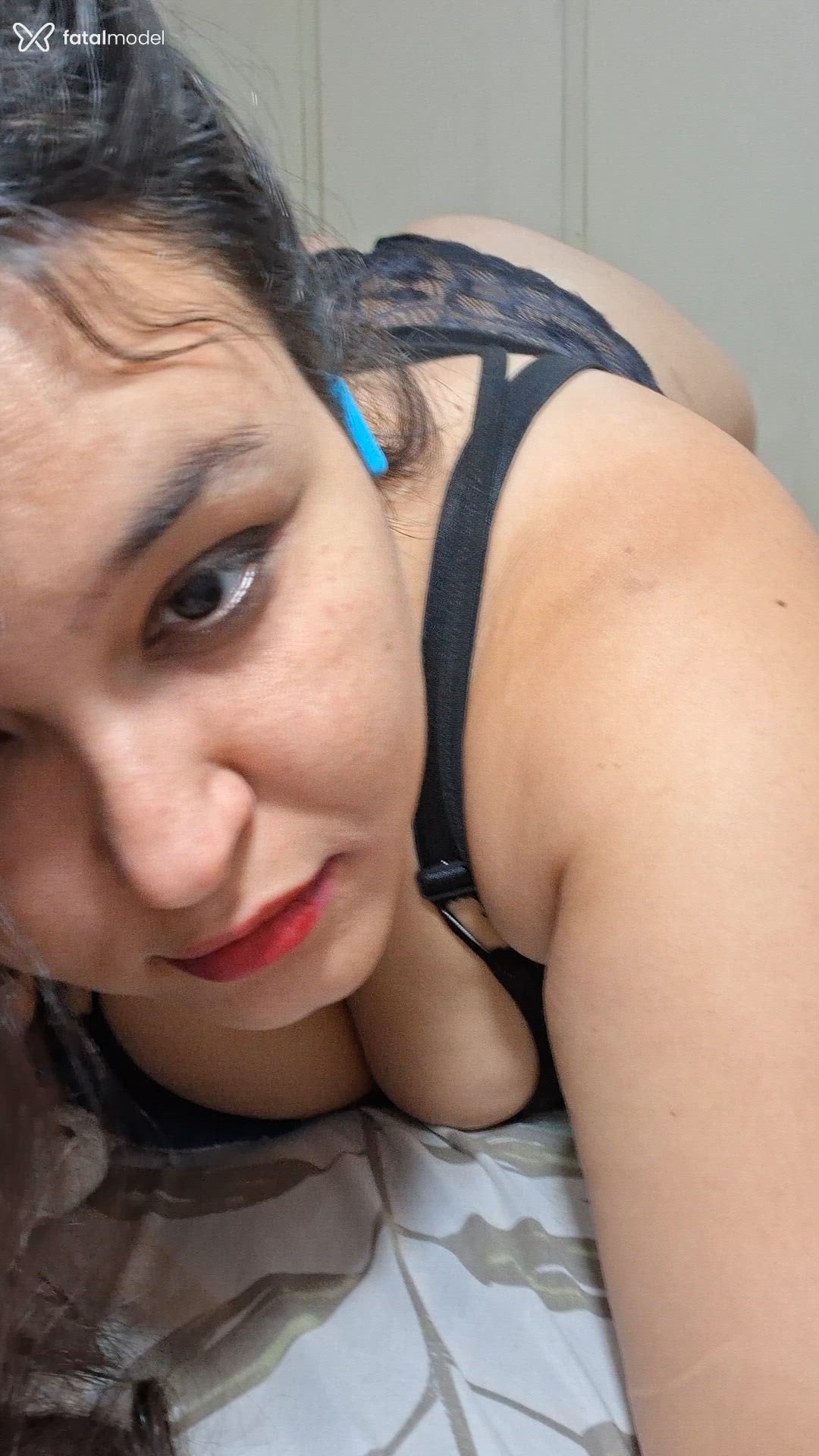 Acompanhante mulher morena (o) de olhos castanhos - Akira