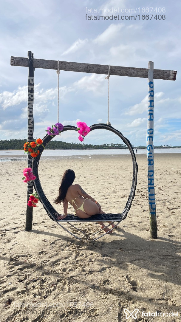 Acompanhante mulher com cabelo castanho de olhos castanhos - Mirela