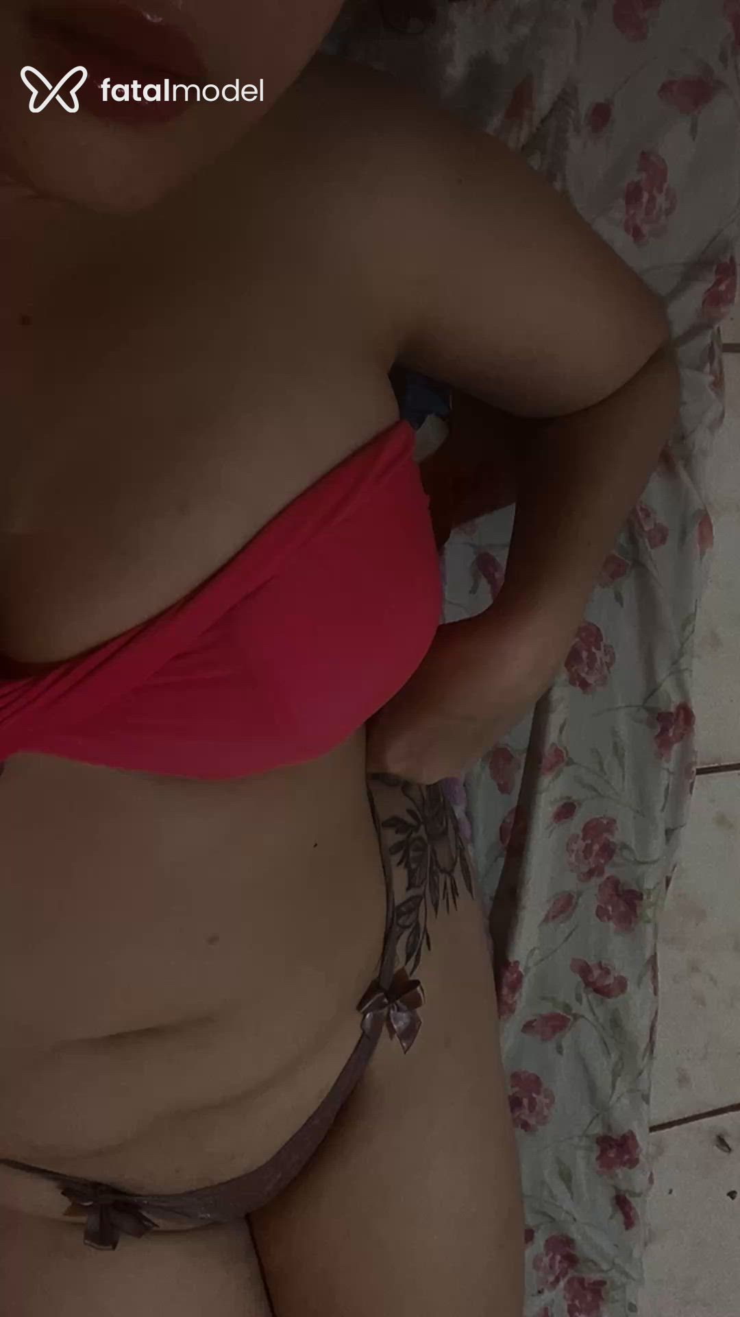 Acompanhante mulher morena (o) de olhos mel - Larissa