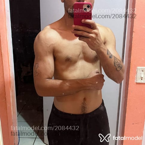 Acompanhante homem morena (o) de olhos castanhos em Taquarituba - Ricardo