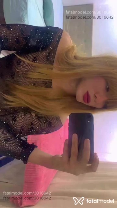 Acompanhante mulher trans com cabelo castanho de olhos verdes em Cuiabá - Bia Avilla