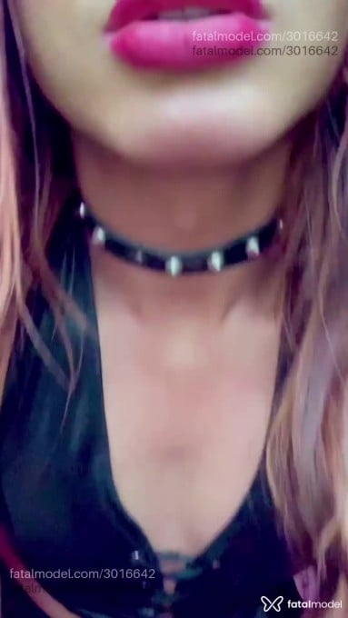 Acompanhante mulher trans com cabelo castanho de olhos verdes em Cuiabá - Bia Avilla
