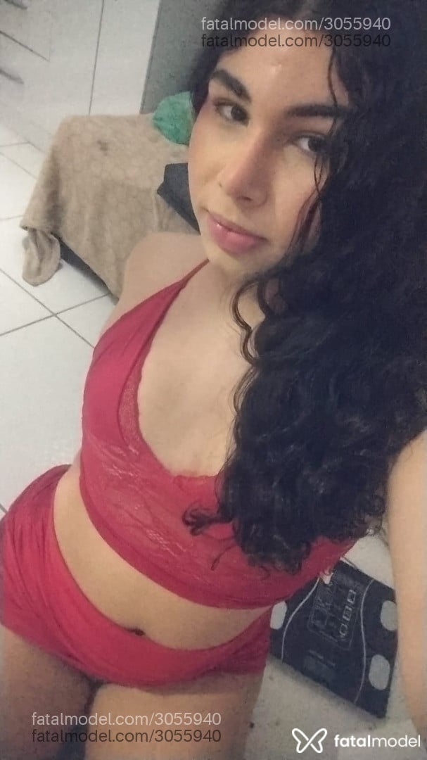 Acompanhante mulher trans com cabelo castanho de olhos castanhos - Majuh Acompanhante mulher trans com cabelo castanho de olhos castanhos - Majuh