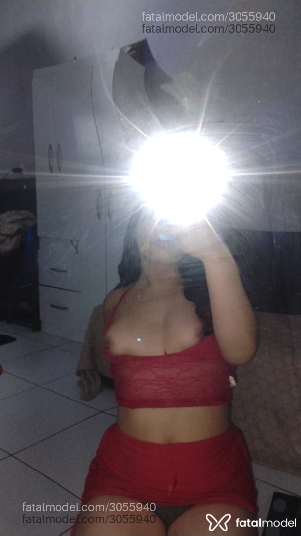 Acompanhante mulher trans com cabelo castanho de olhos castanhos - Majuh Acompanhante mulher trans com cabelo castanho de olhos castanhos - Majuh