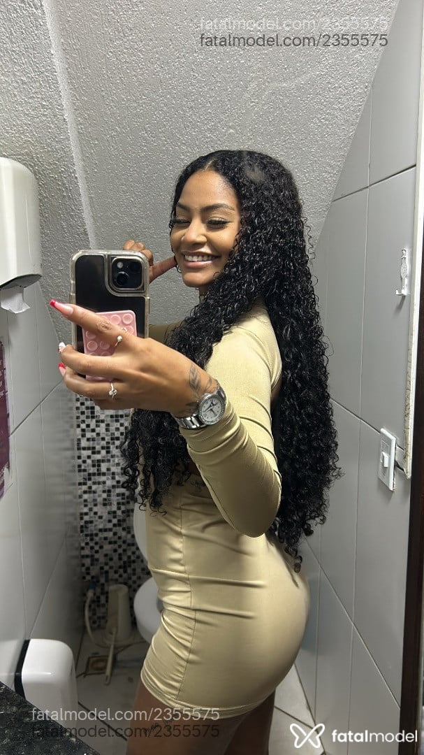 Acompanhante mulher com cabelo castanho de olhos castanhos em Cabo Frio - Julia