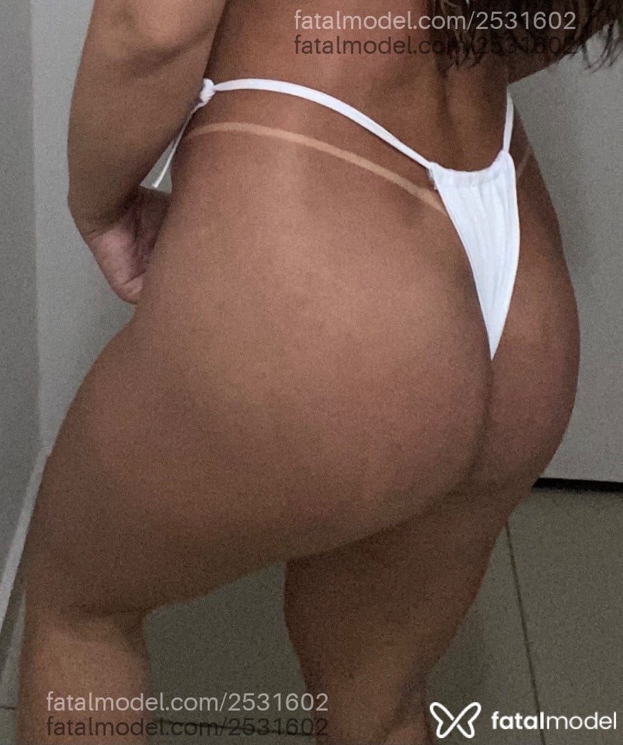 Acompanhante mulher morena (o) de olhos pretos - Thais