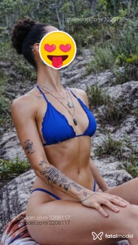 Acompanhante mulher com cabelo colorido de olhos castanhos em Goiânia Acompanhante mulher com cabelo colorido de olhos castanhos em Goiânia - Natália