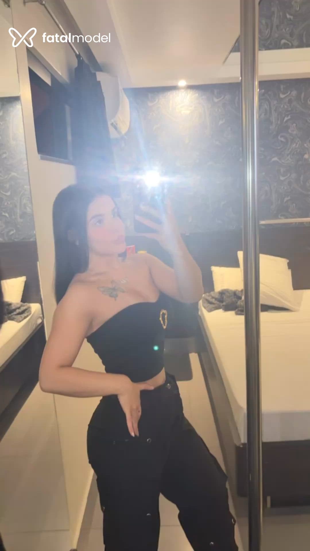 Acompanhante mulher com cabelo castanho de olhos castanhos - Melissa Queiroz