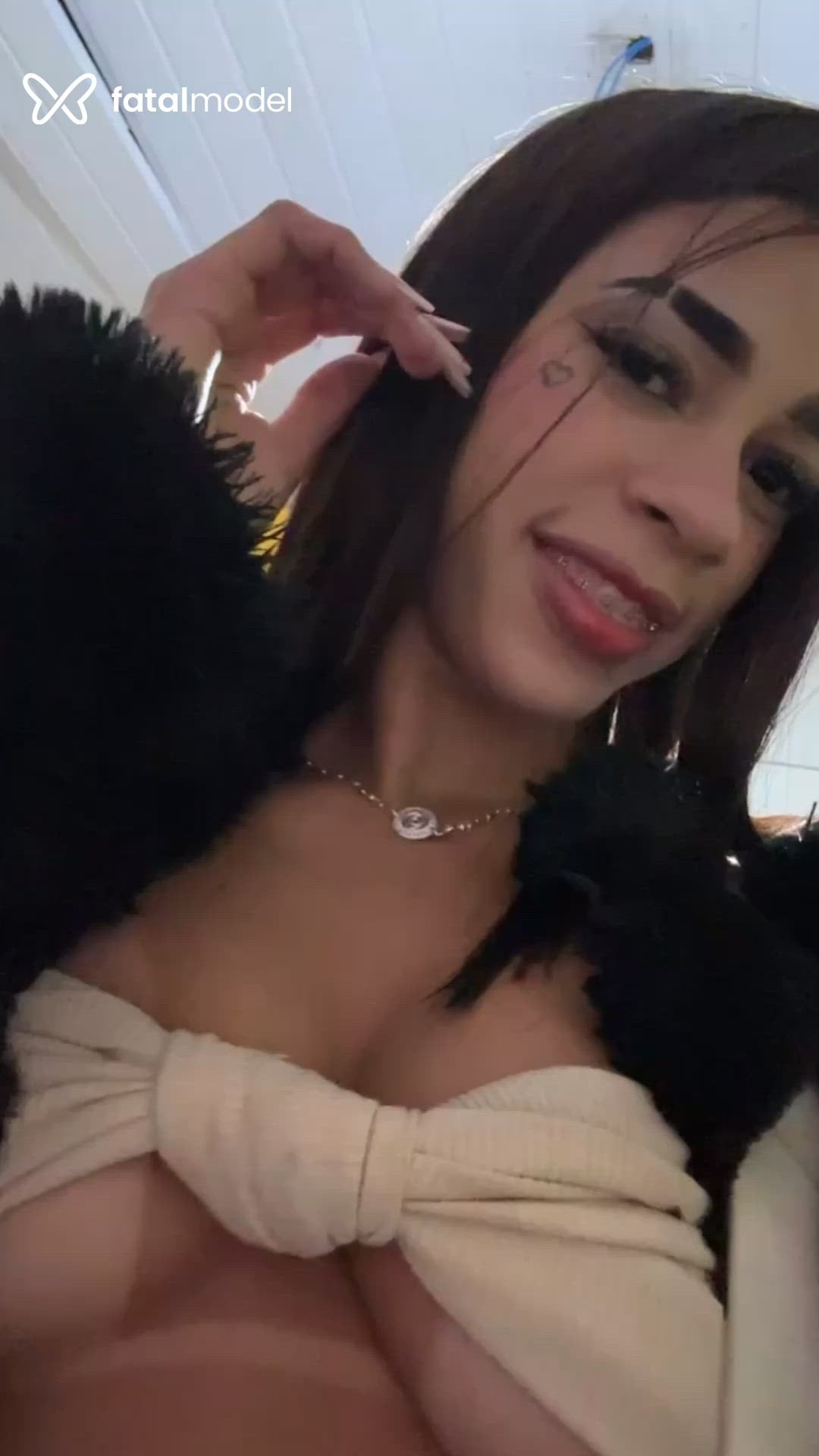 Acompanhante mulher com cabelo castanho de olhos castanhos - Estrella Acompanhante mulher com cabelo castanho de olhos castanhos - Estrella