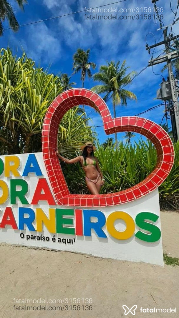 Acompanhante mulher morena (o) de olhos castanhos em Uberlândia - Lua