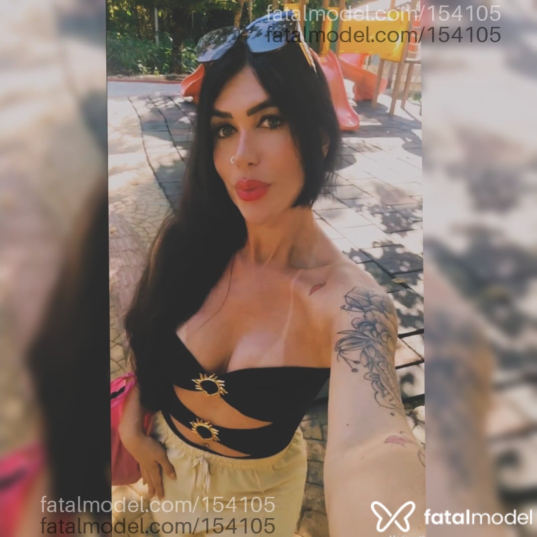 Acompanhante mulher trans morena (o) de olhos azuis em Primavera do Leste - Diana