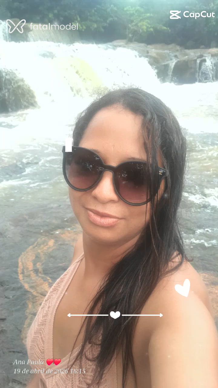 Acompanhante mulher com cabelo grisalho de olhos castanhos - Paula