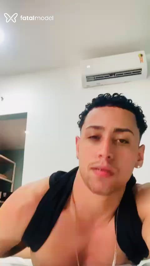 Acompanhante homem com cabelo castanho de olhos castanhos - Diego Félix