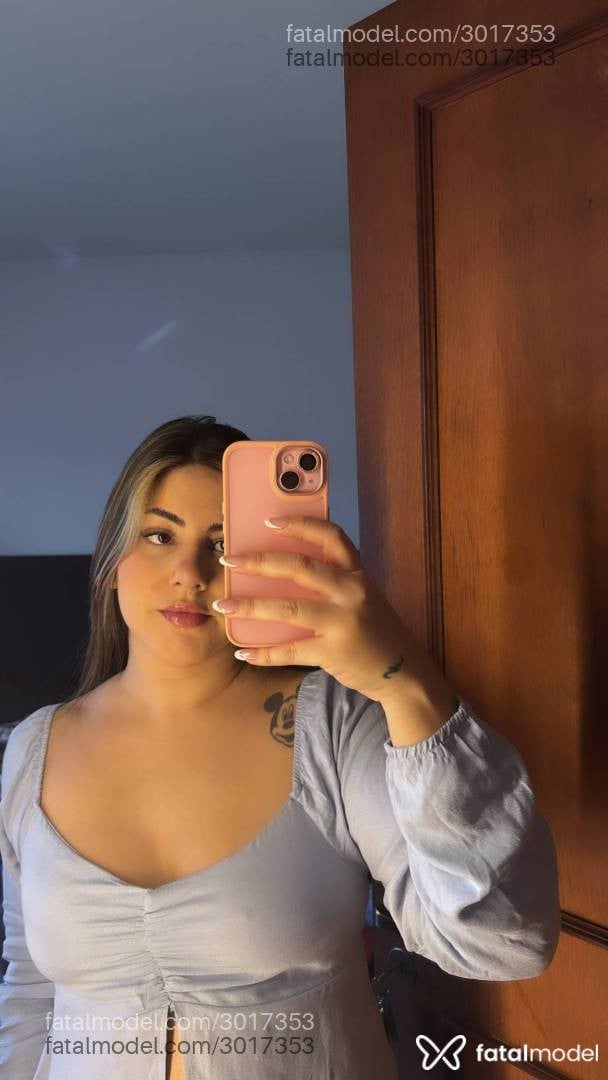 Acompanhante mulher com cabelo castanho de olhos castanhos em Itajaí - Maaayy