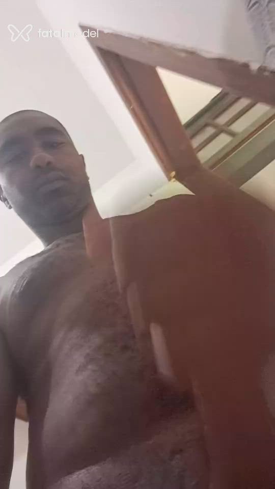 Acompanhante homem morena (o) de olhos castanhos - Vini Terremoto Acompanhante homem morena (o) de olhos castanhos - Vini Terremoto