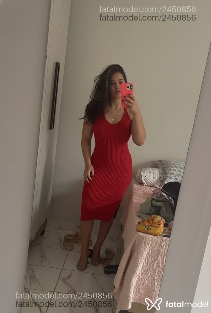 Acompanhante mulher com cabelo castanho de olhos verdes - Julia Castro