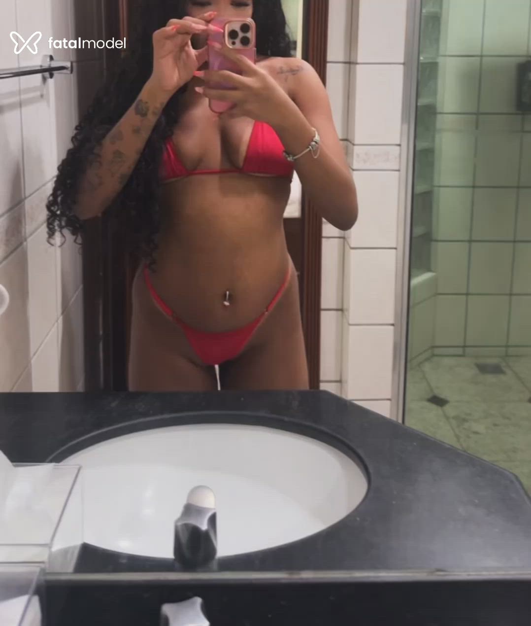 Acompanhante mulher morena (o) de olhos castanhos - Yara Acompanhante mulher morena (o) de olhos castanhos - Yara