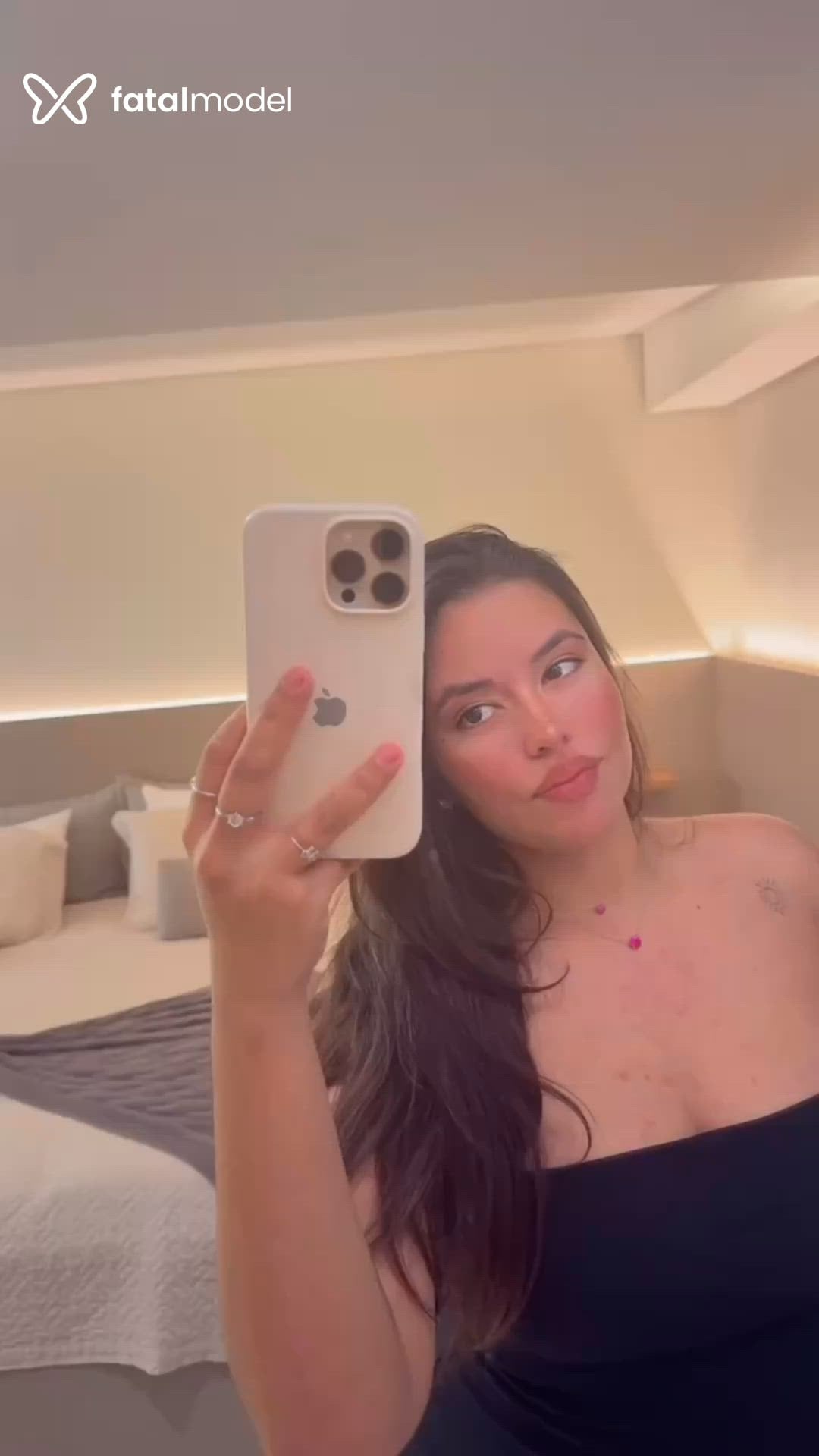 Acompanhante mulher com cabelo castanho de olhos castanhos em Paranavaí Acompanhante mulher com cabelo castanho de olhos castanhos em Paranavaí - Melissa Santos