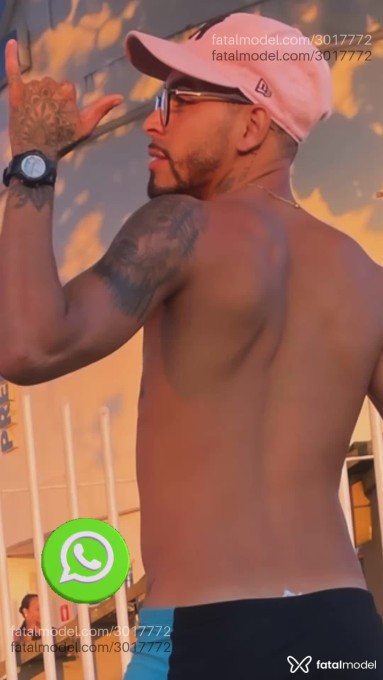 Acompanhante mulher trans com cabelo castanho de olhos castanhos em Virtual - Marlon Ferreira